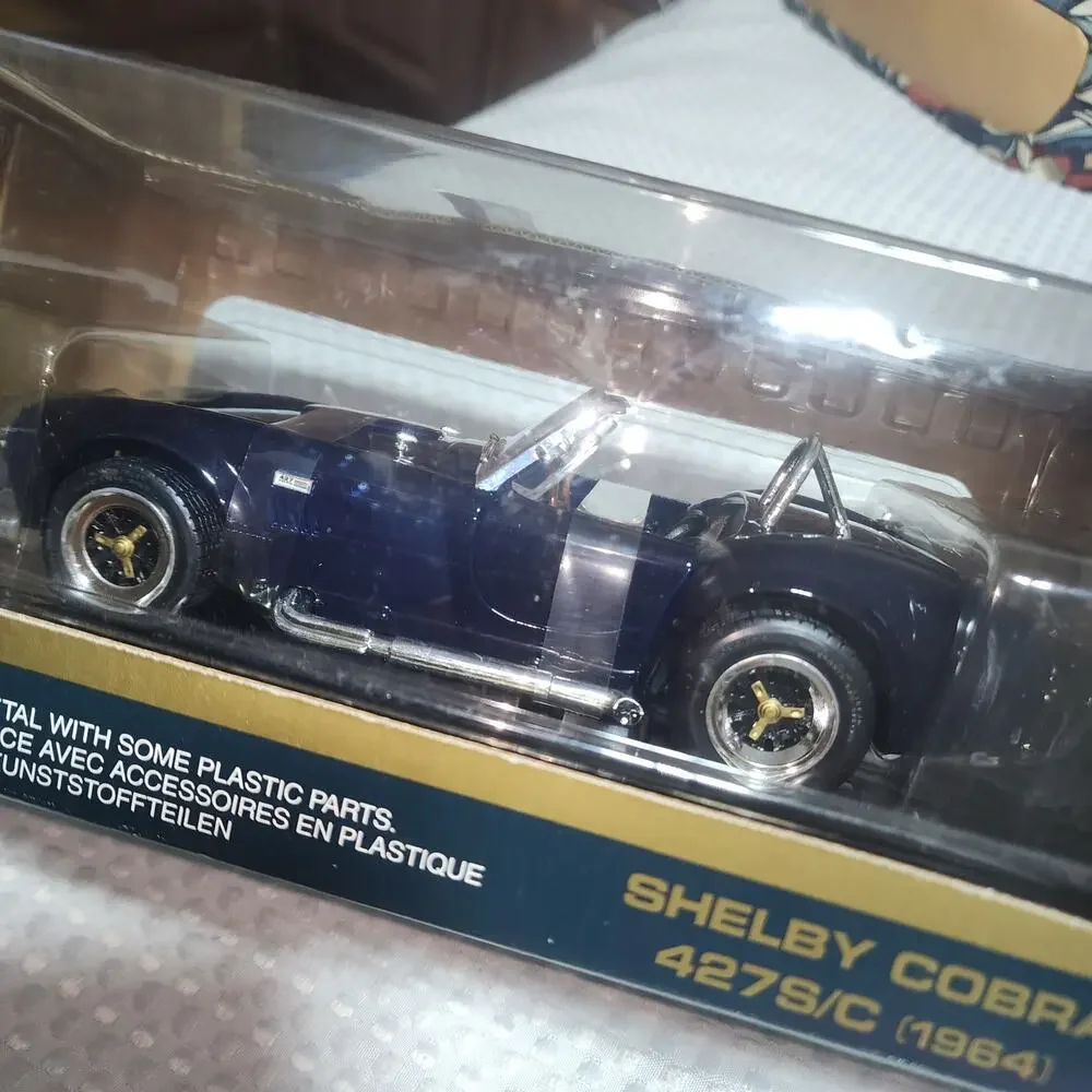 ROAD TOUGH NIB SHELBY COBRA 427 S/C 1864 DIE CAST COLLECTIBLE CAR